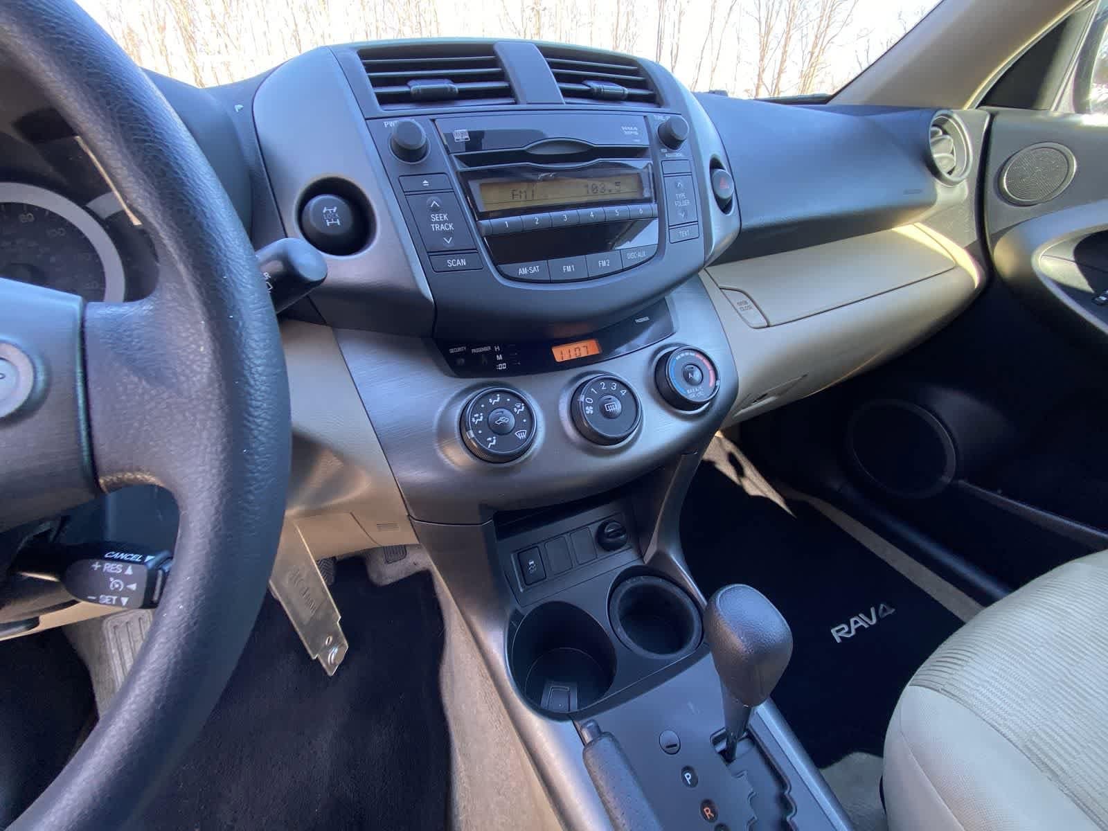 Thumbnail: 2011 Toyota RAV4 - 19