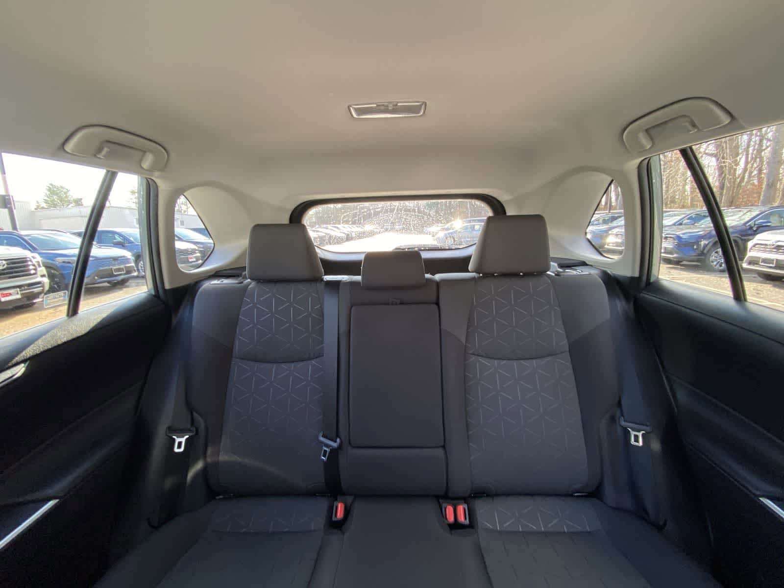 Thumbnail: 2021 Toyota RAV4 - 25