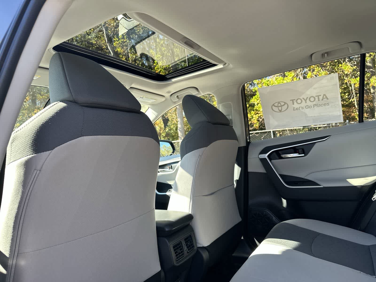 Thumbnail: 2025 Toyota RAV4 - 28