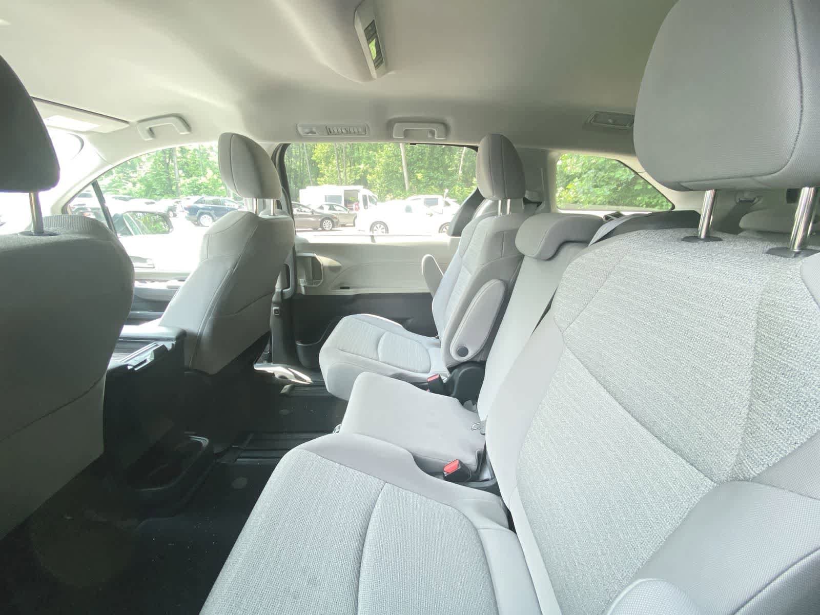 2023 Toyota Sienna LE 10