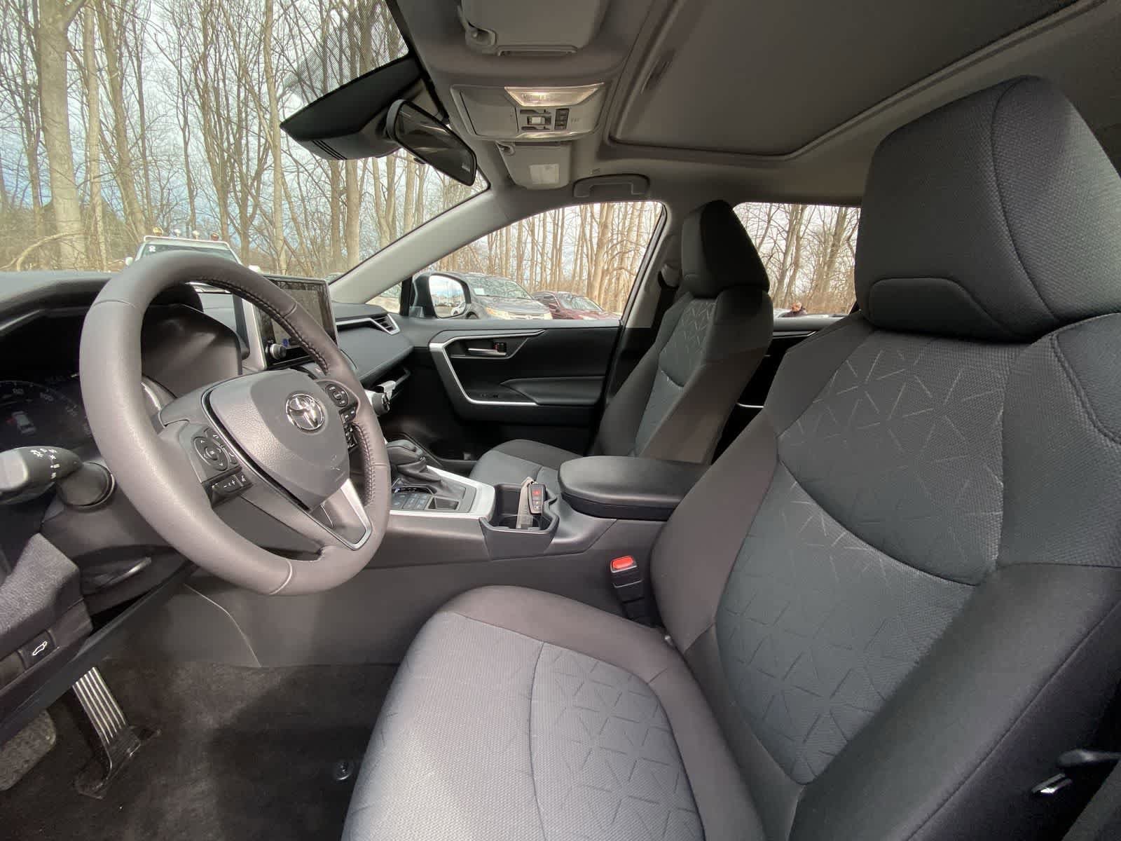 Thumbnail: 2025 Toyota RAV4 - 24