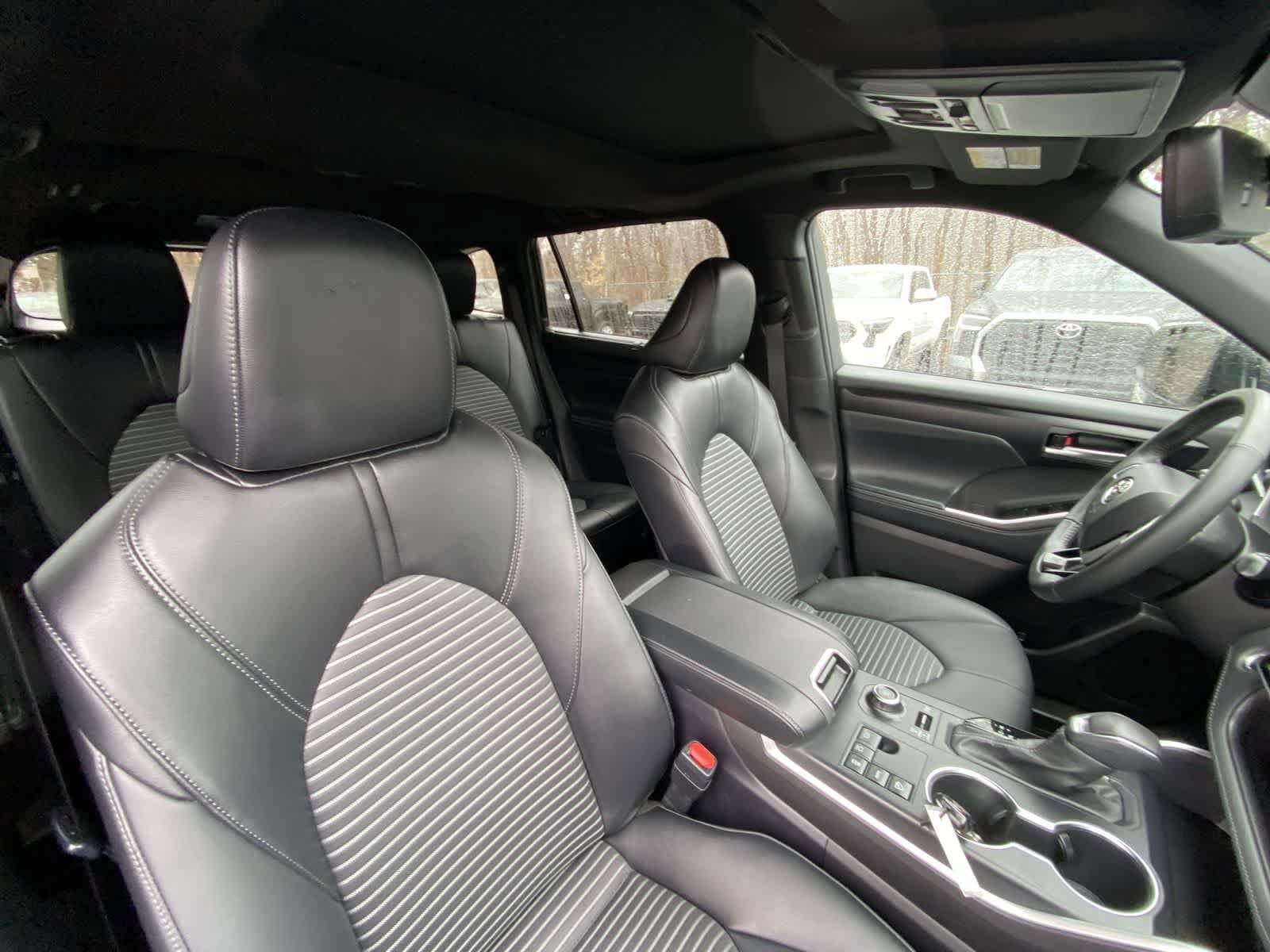 Thumbnail: 2025 Toyota Highlander - 26