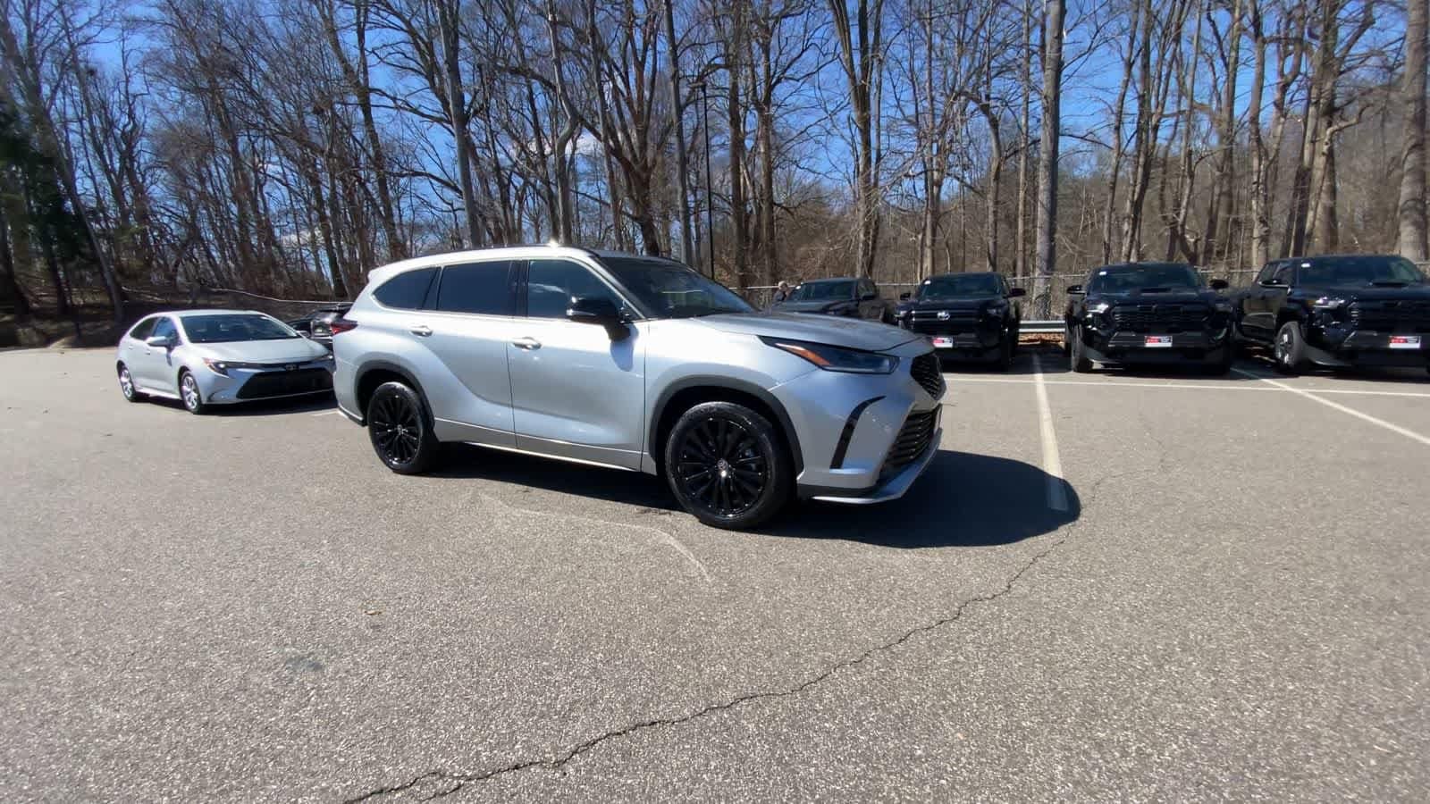 Thumbnail: 2025 Toyota Highlander - 2