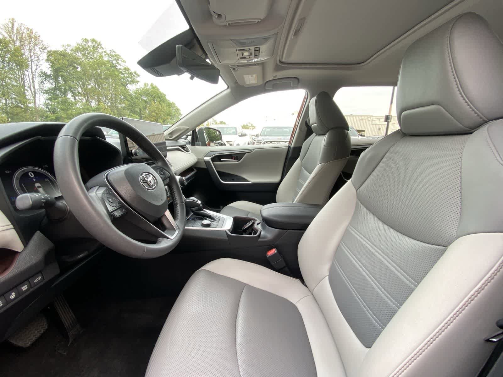 Thumbnail: 2024 Toyota RAV4 - 17