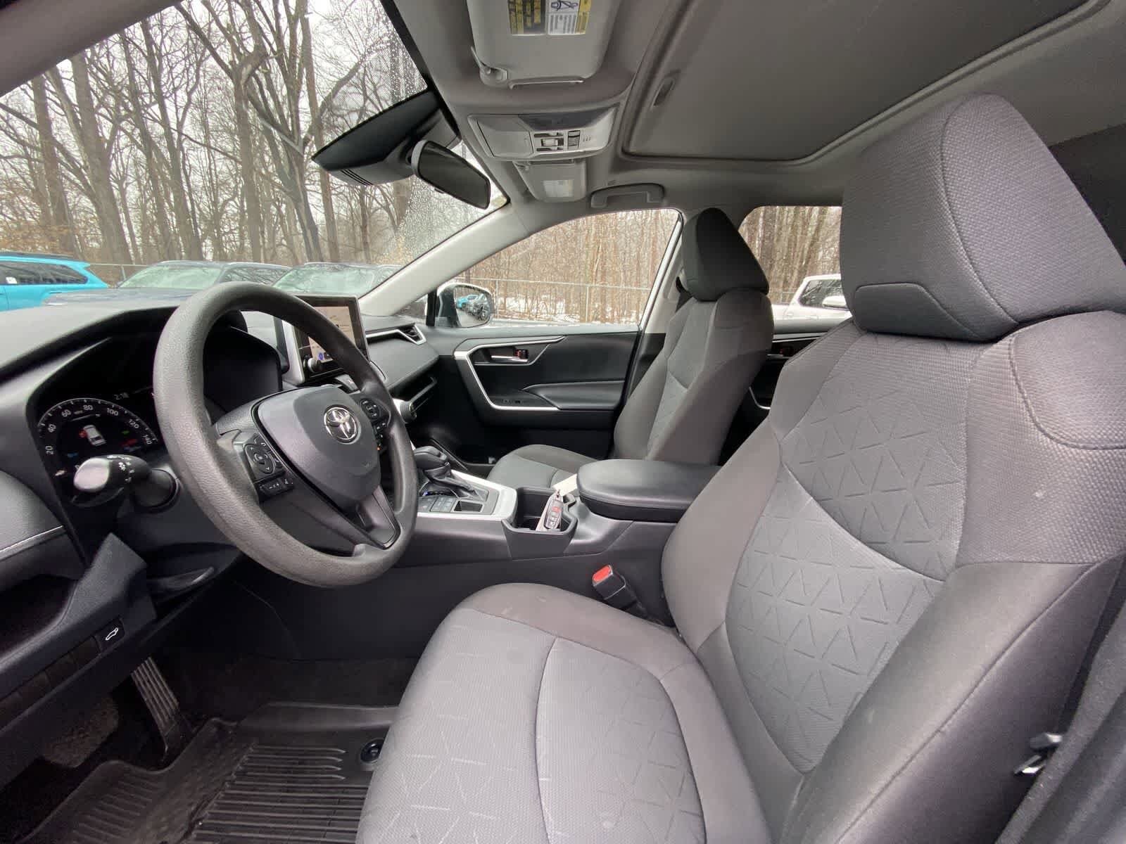 Thumbnail: 2023 Toyota RAV4 - 20