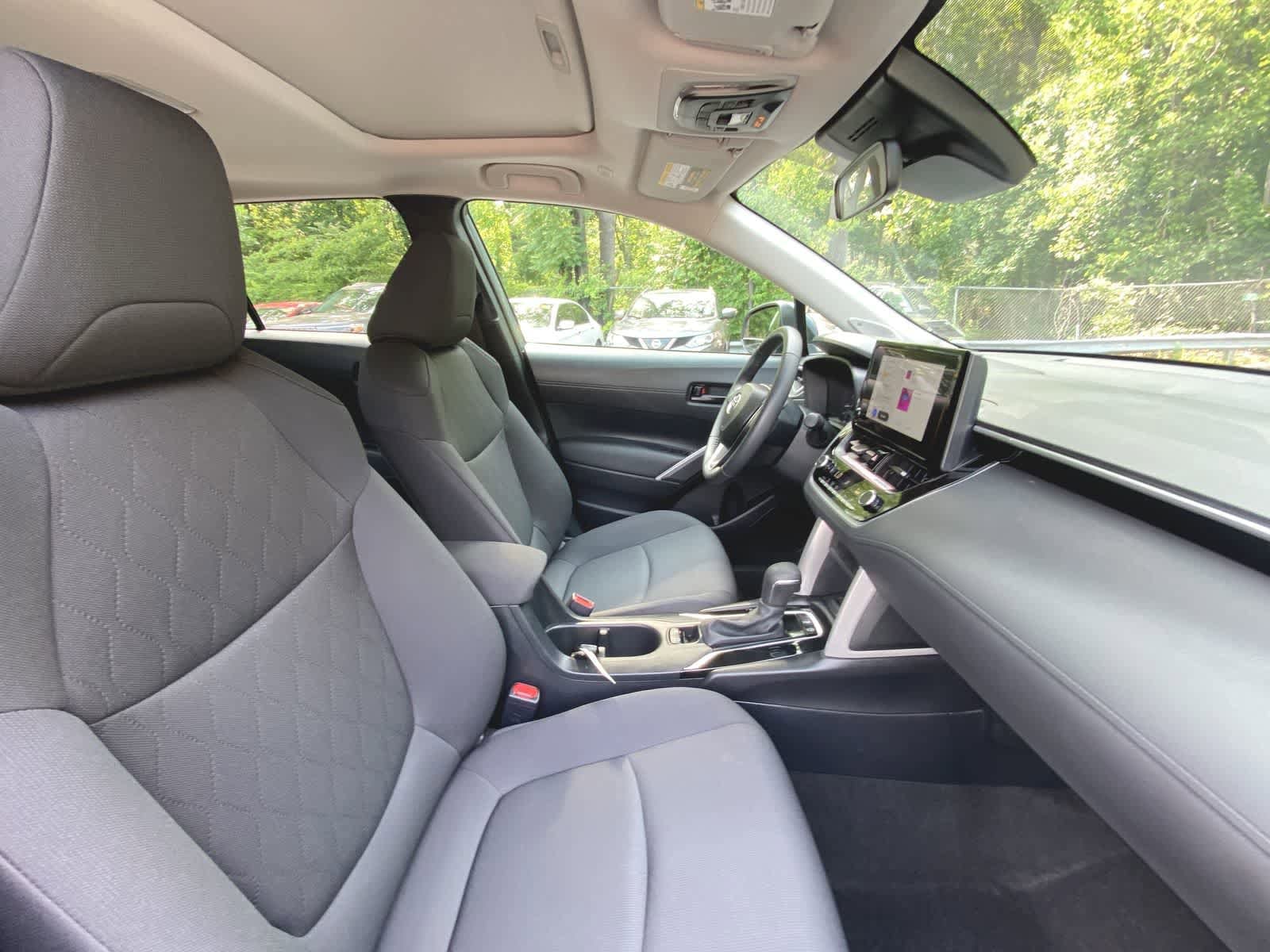 2024 Toyota Corolla Cross LE 21