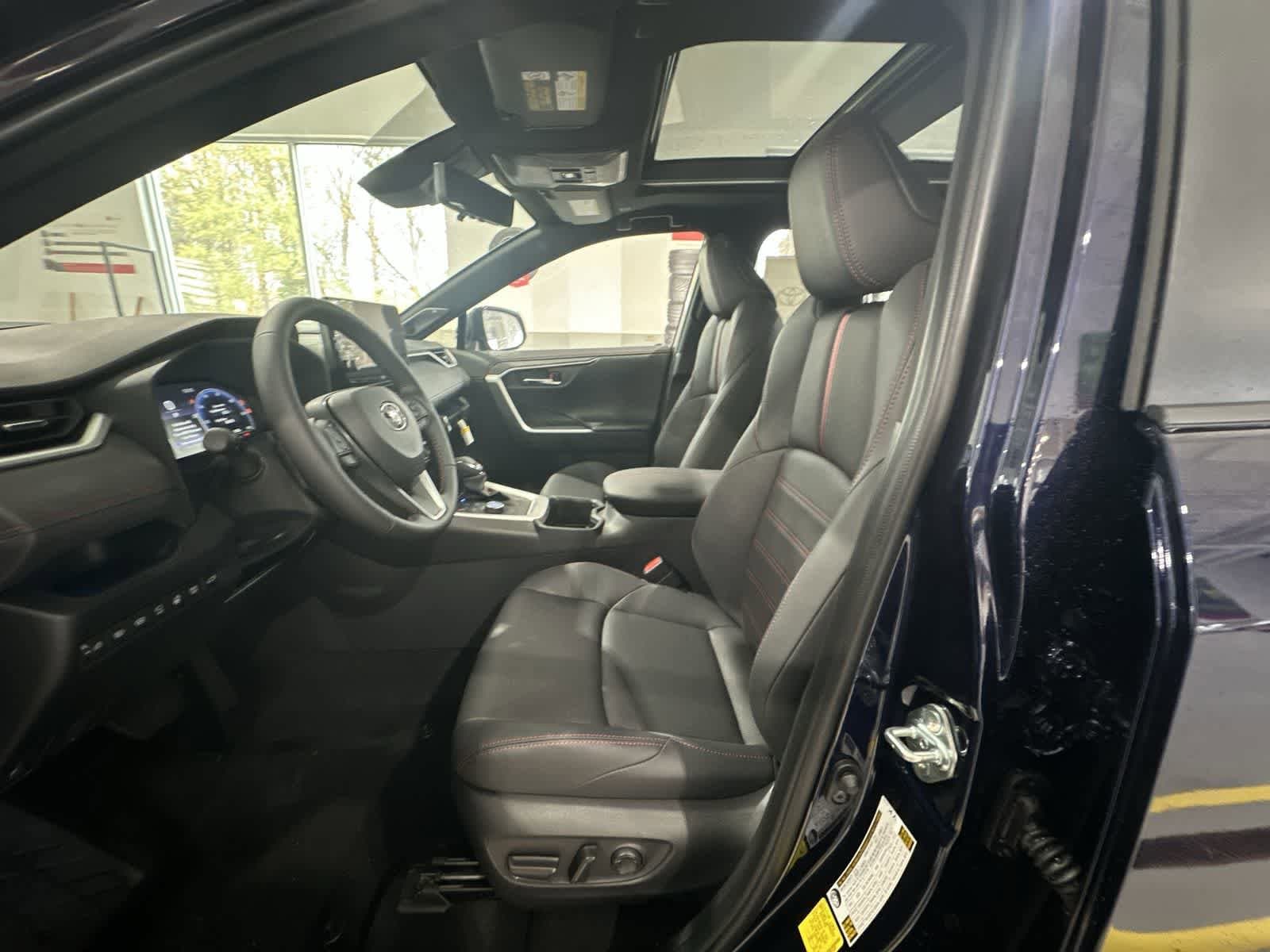 Thumbnail: 2025 Toyota RAV4 - 26