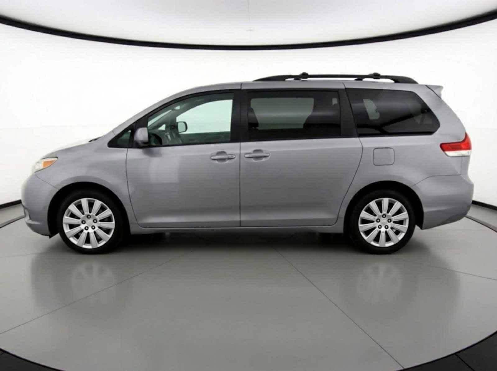 Thumbnail: 2013 Toyota Sienna - 5