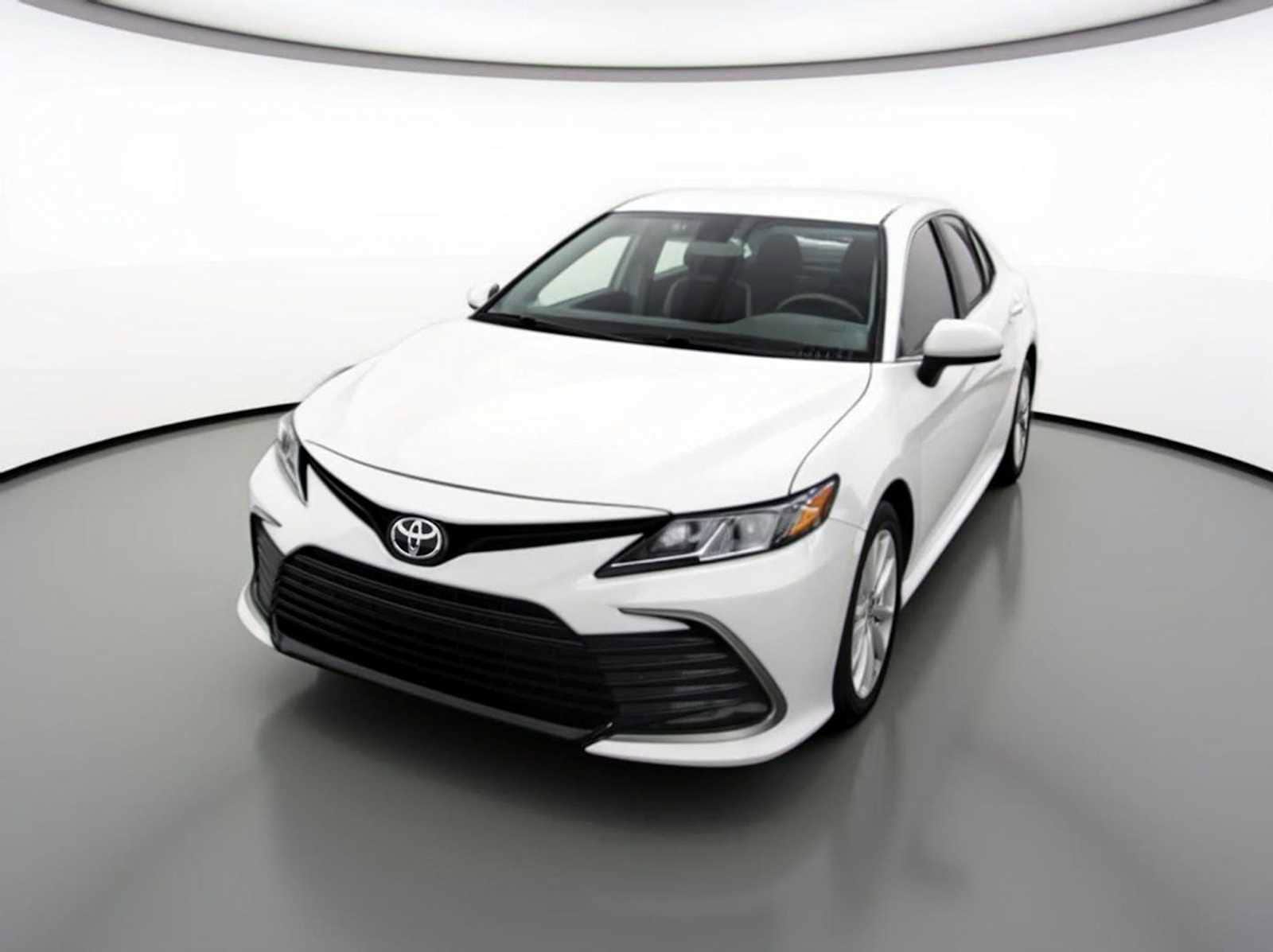 2023 Toyota Camry LE's photo