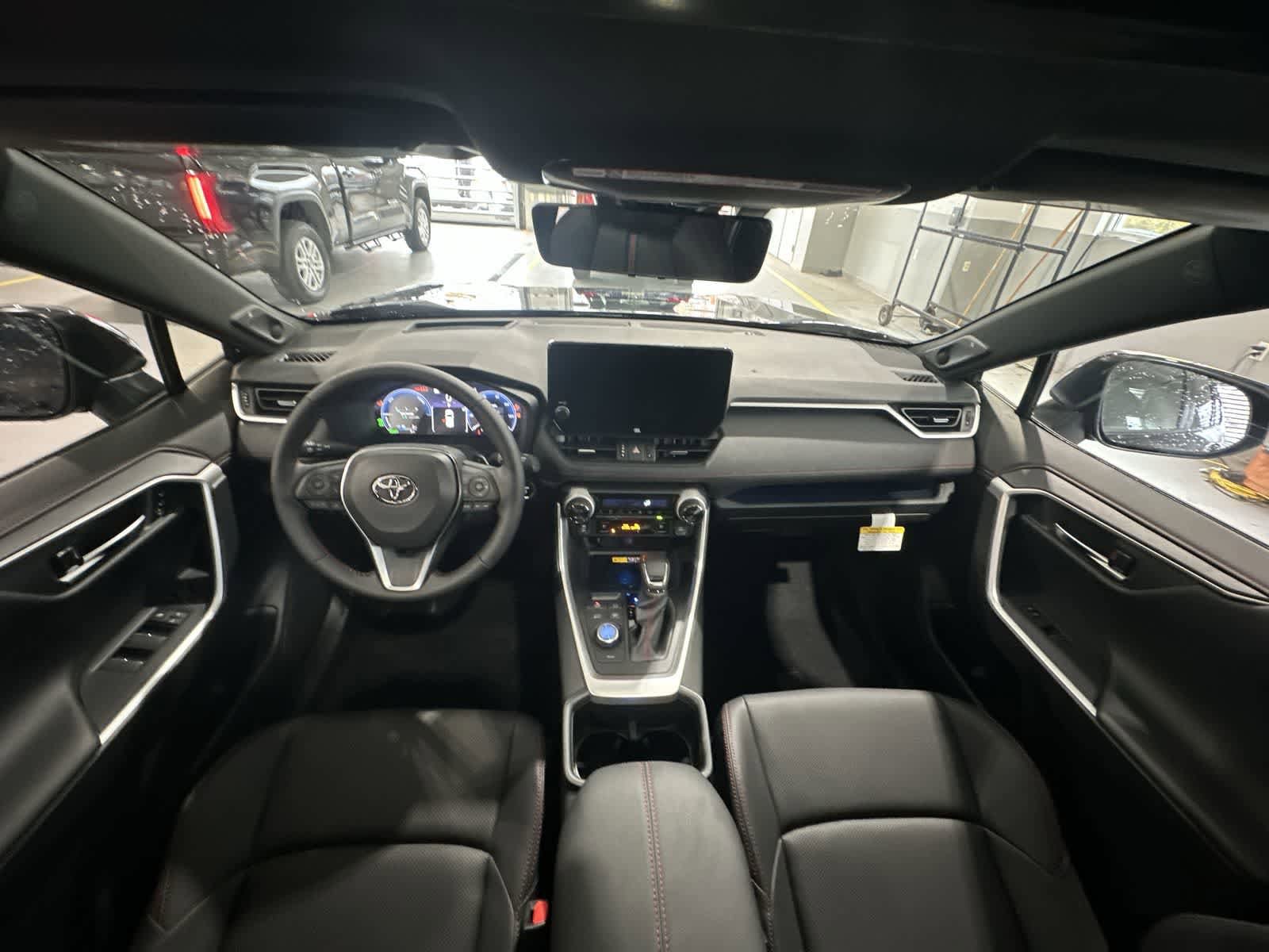 Thumbnail: 2025 Toyota RAV4 - 31