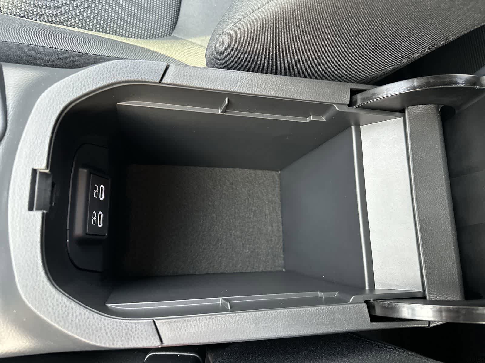 Thumbnail: 2025 Toyota RAV4 - 26