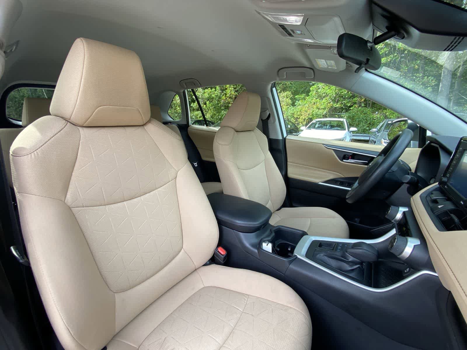 Thumbnail: 2022 Toyota RAV4 - 21