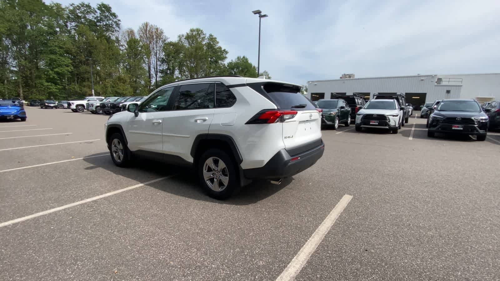 Thumbnail: 2022 Toyota RAV4 - 6