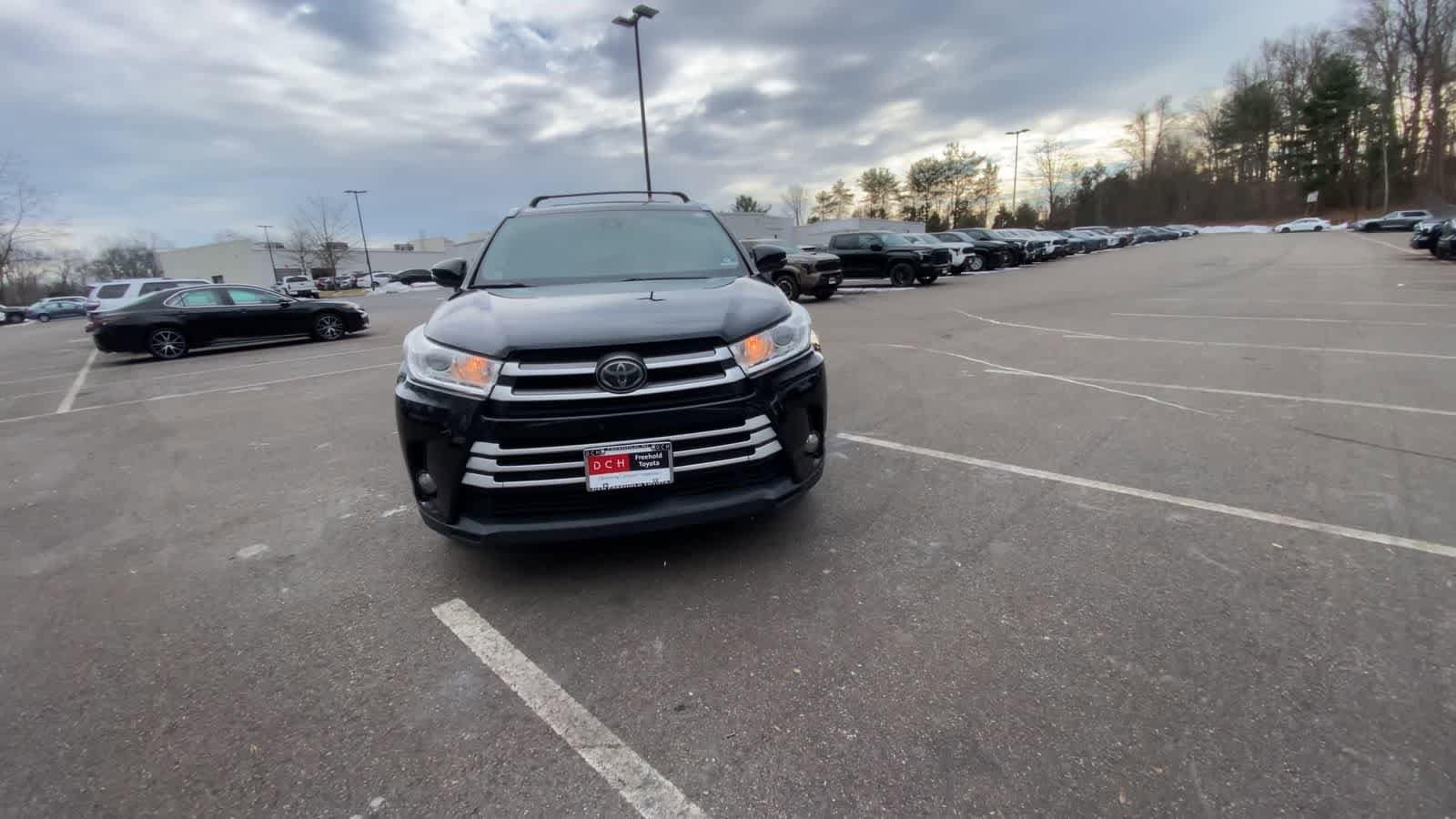 Thumbnail: 2019 Toyota Highlander - 9