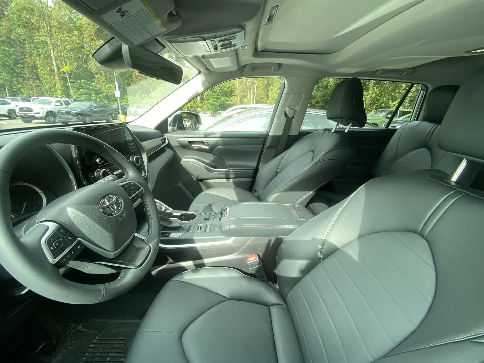 Thumbnail: 2025 Toyota Highlander - 10