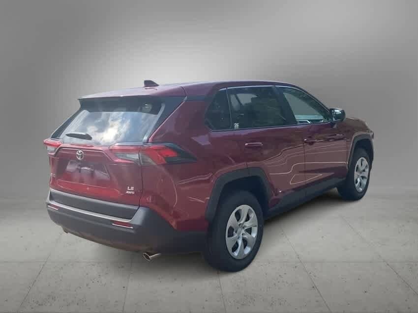 2024 Toyota RAV4 LE 8