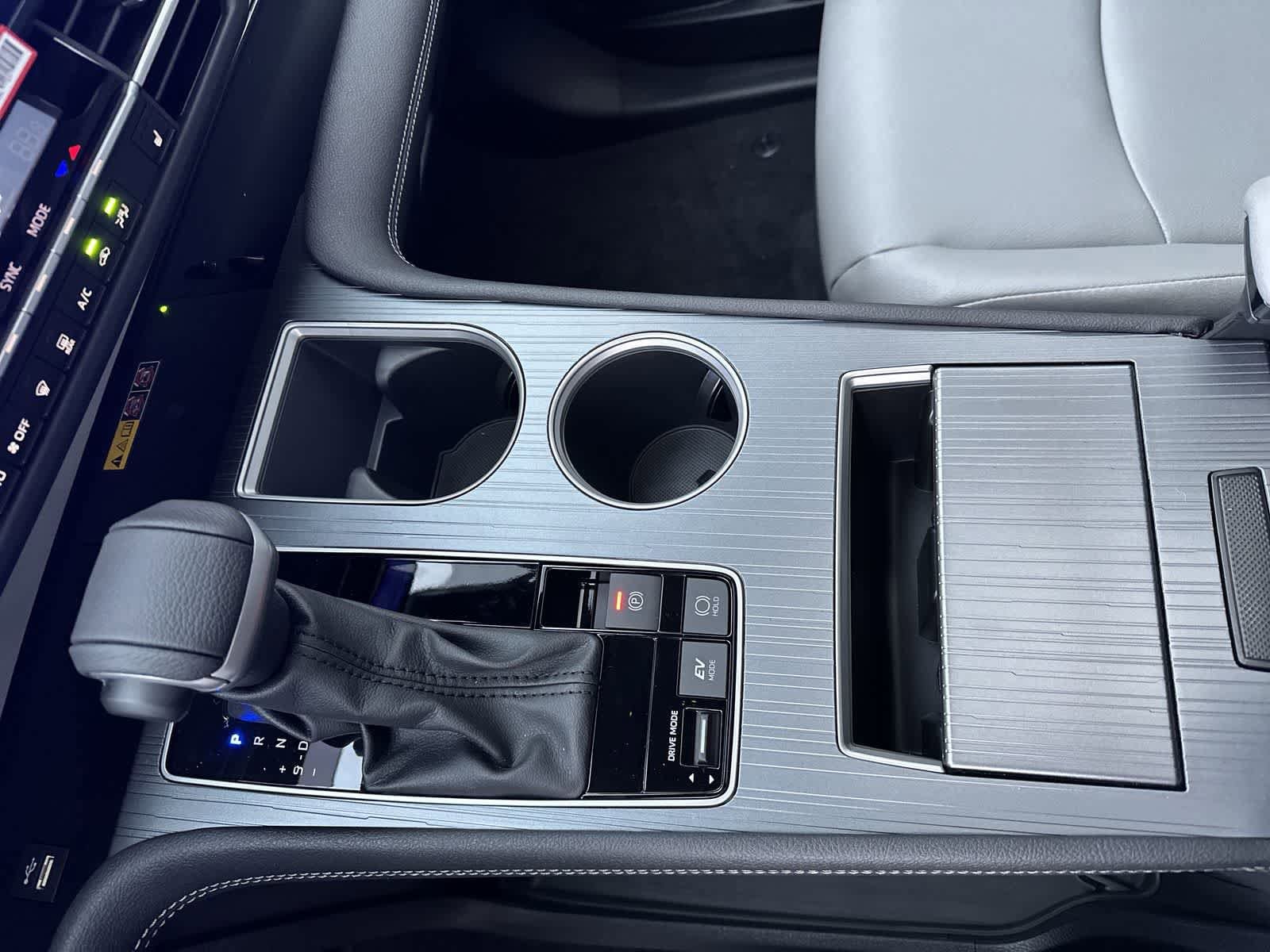 Thumbnail: 2025 Toyota Sienna - 26