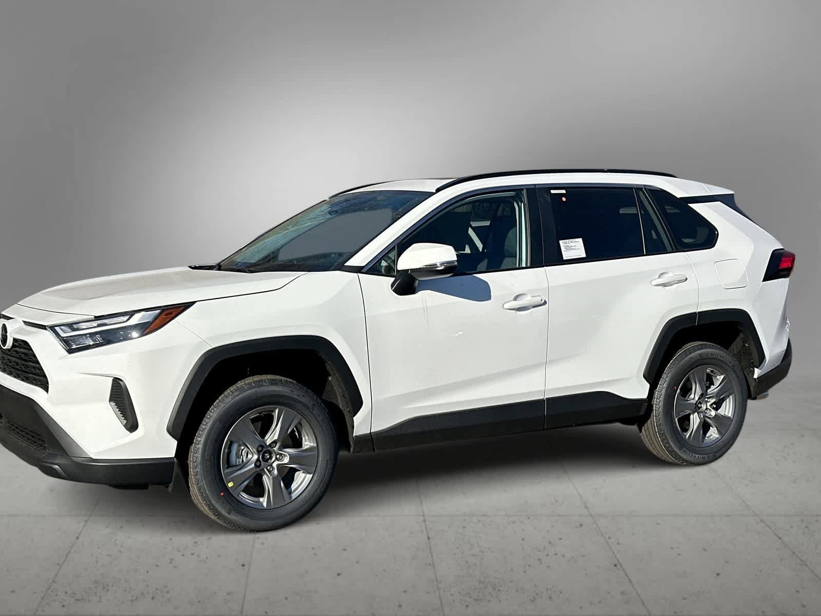 2025 Toyota RAV4 XLE's photo