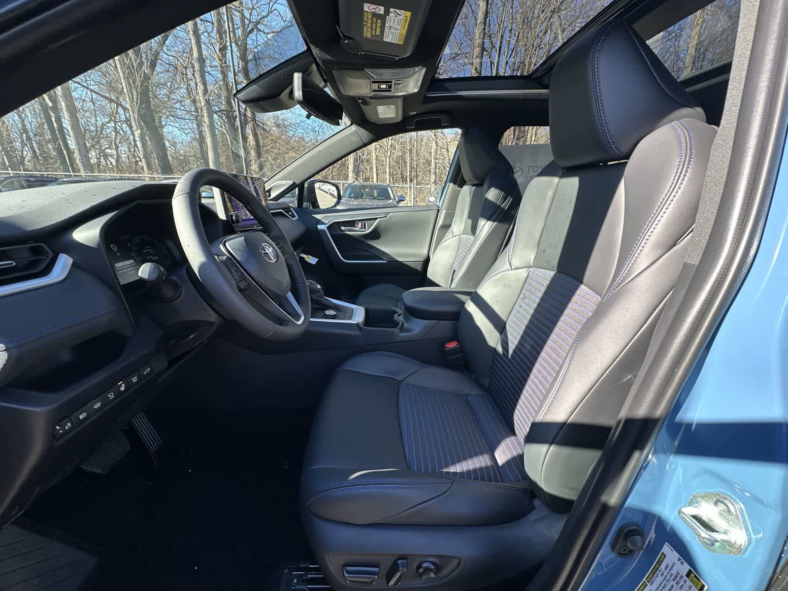 Thumbnail: 2025 Toyota RAV4 - 32