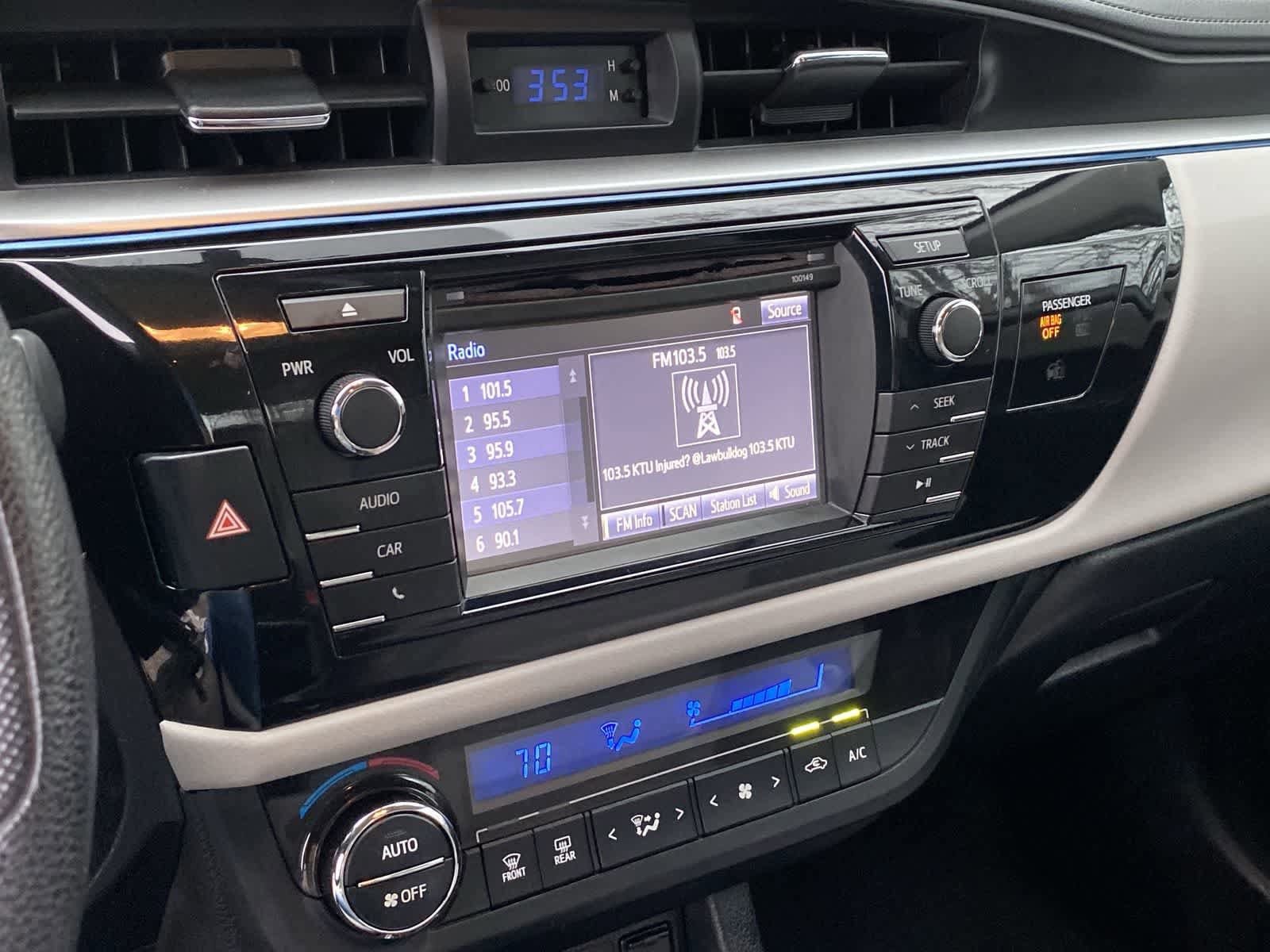 Thumbnail: 2015 Toyota Corolla - 33