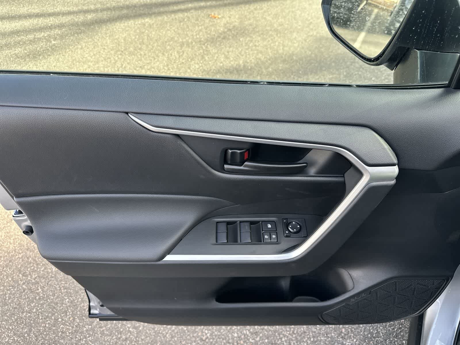 Thumbnail: 2025 Toyota RAV4 - 16