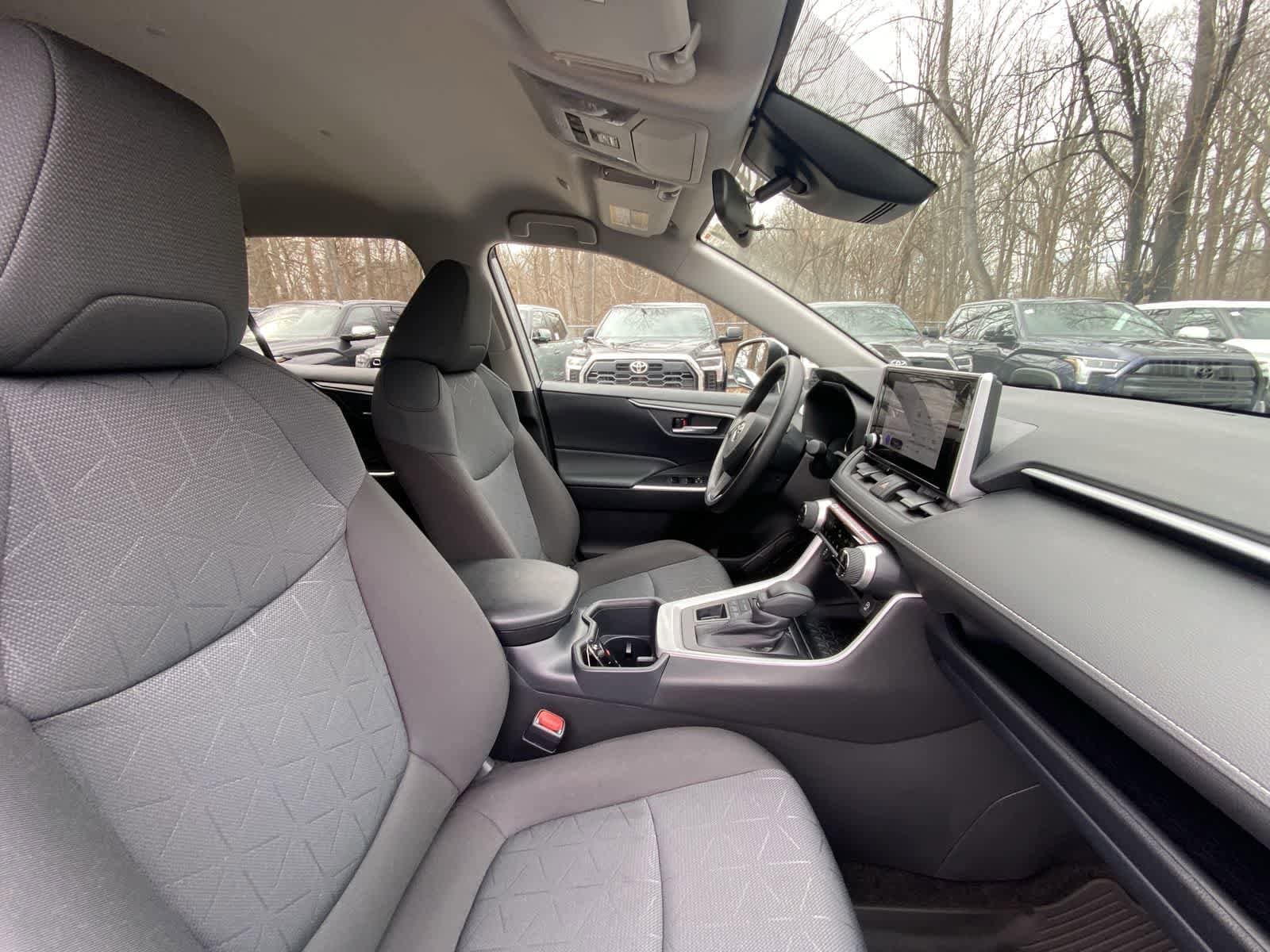 Thumbnail: 2025 Toyota RAV4 - 32