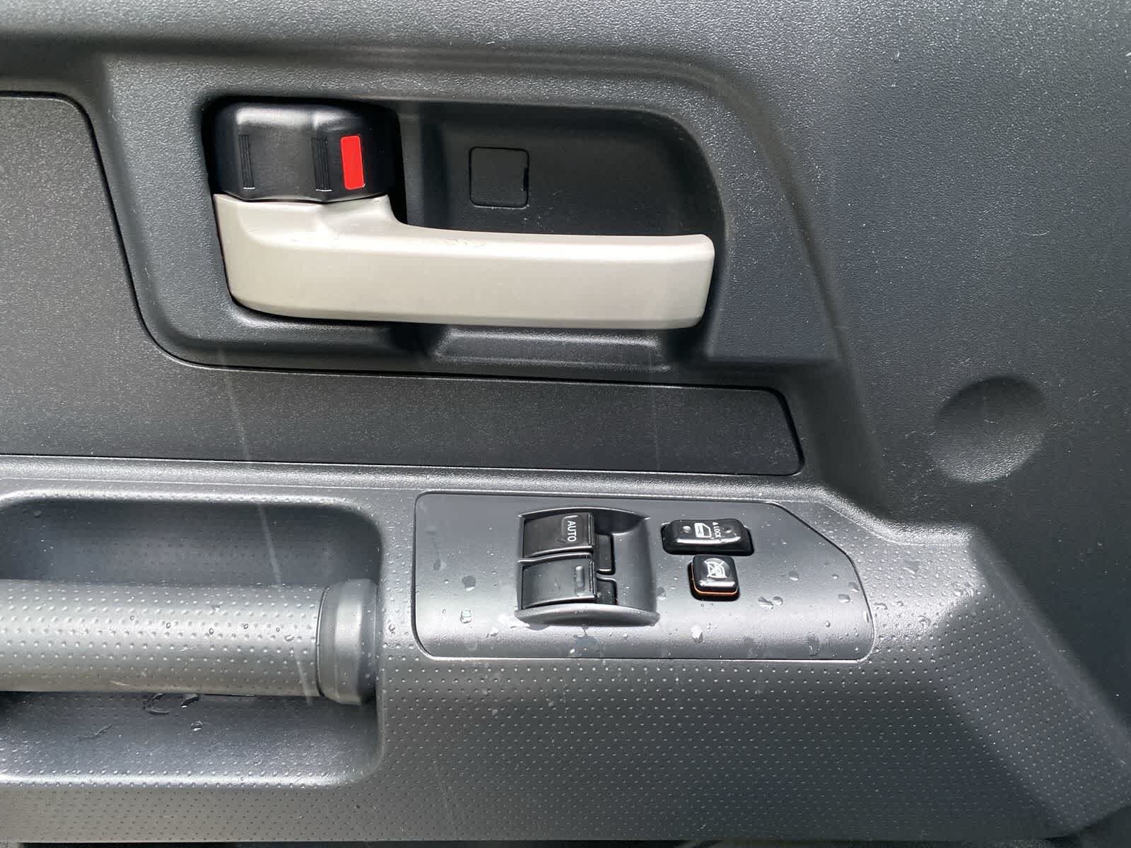 Thumbnail: 2008 Toyota FJ Cruiser - 17