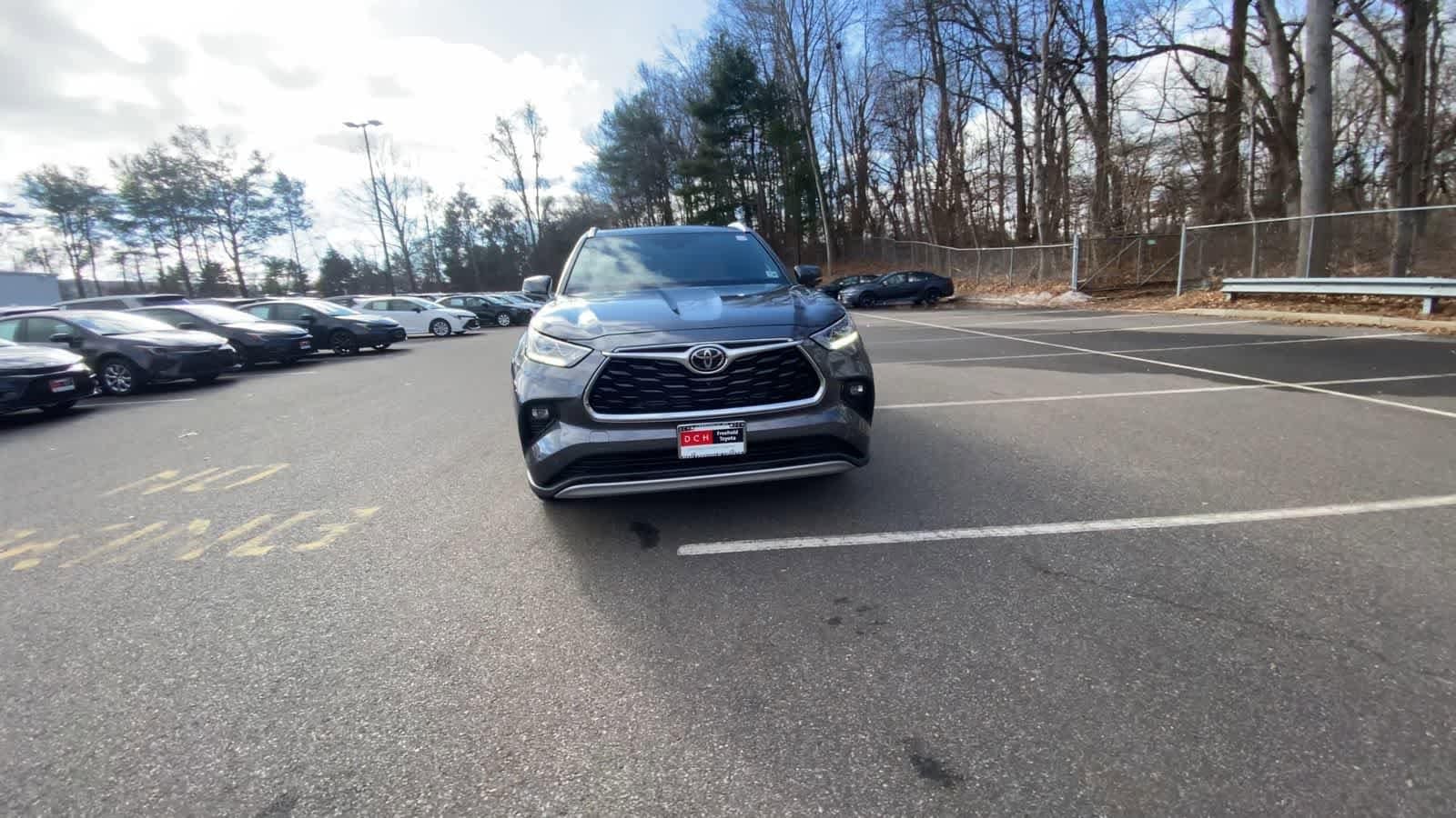 Thumbnail: 2025 Toyota Highlander - 8