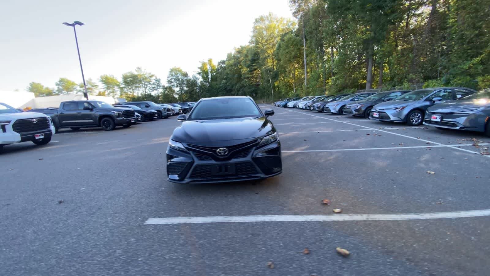 2022 Toyota Camry SE photo 3