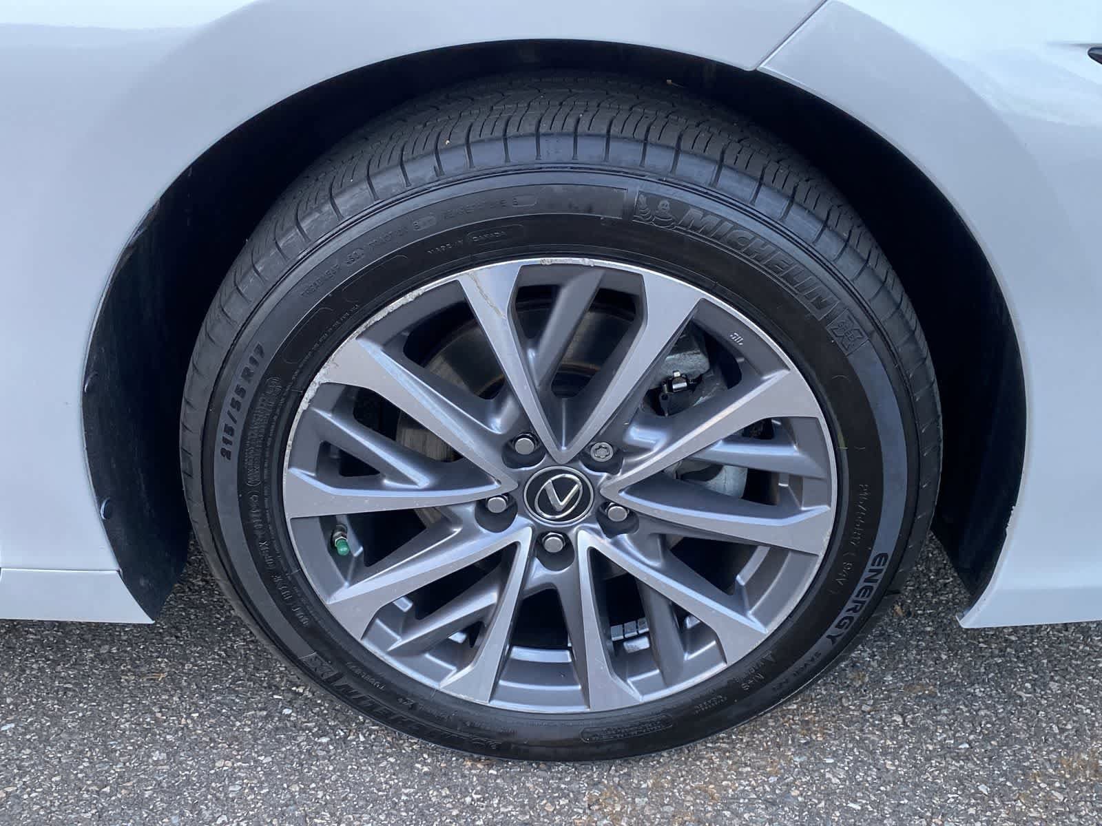 Thumbnail: 2022 Lexus ES - 20