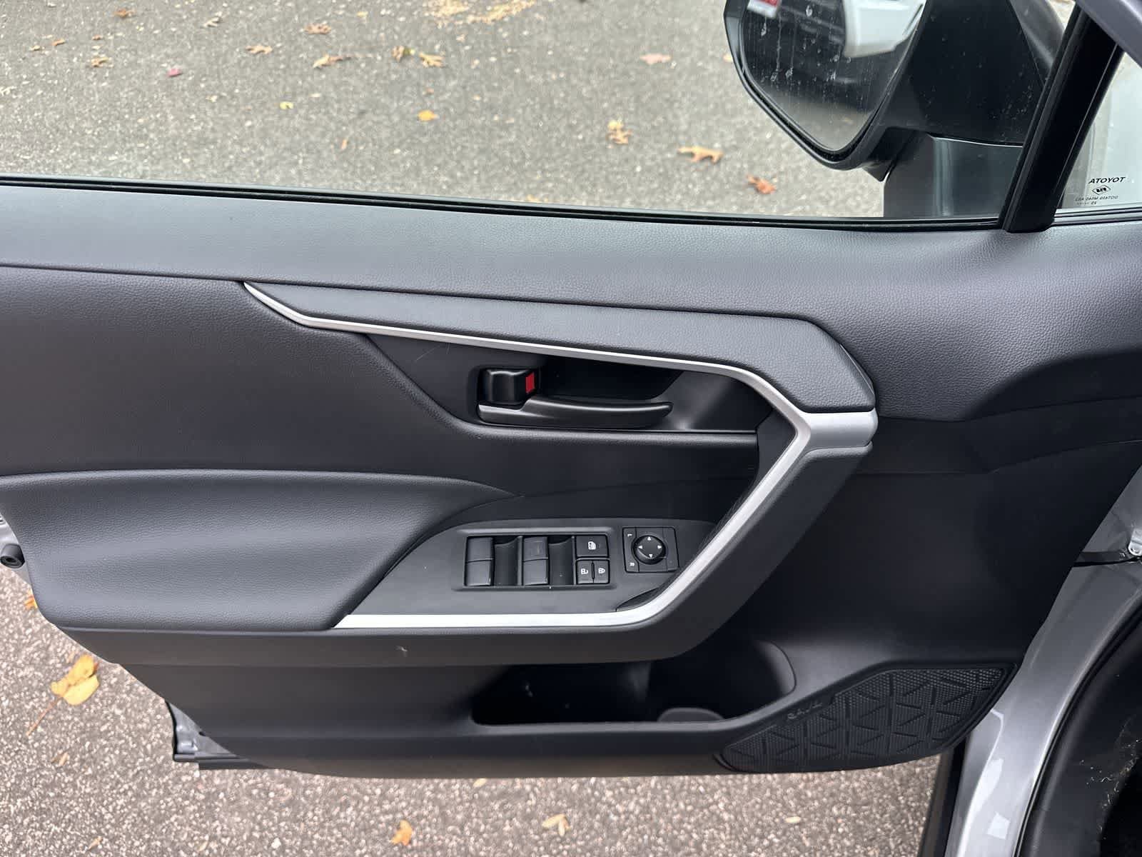 Thumbnail: 2025 Toyota RAV4 - 16