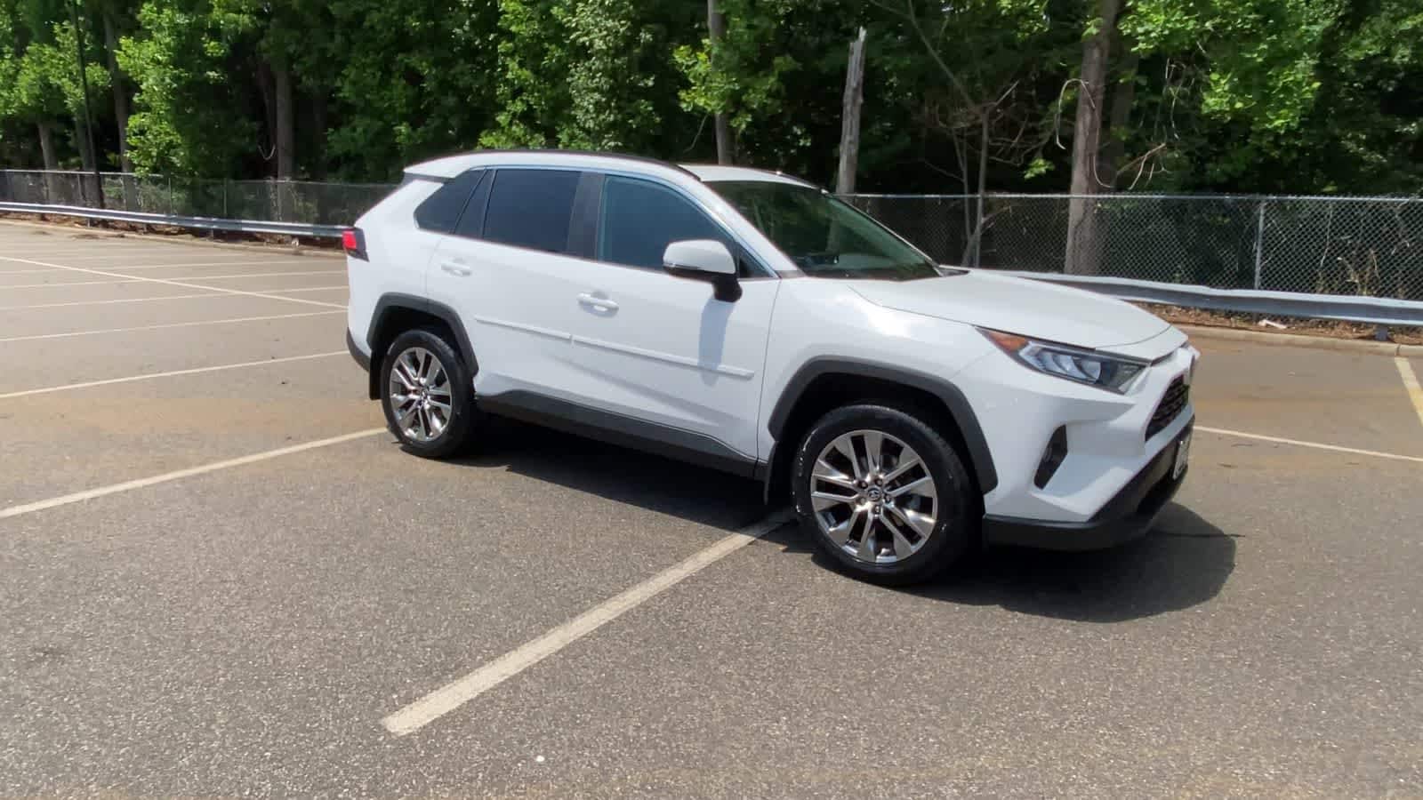 Thumbnail: 2020 Toyota RAV4 - 3