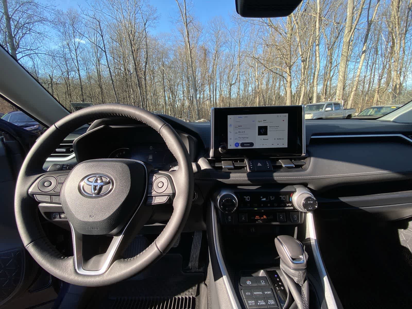 Thumbnail: 2025 Toyota RAV4 - 24