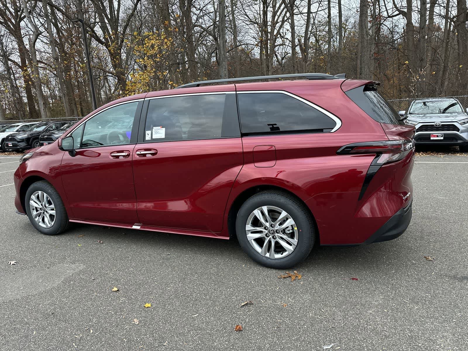 Thumbnail: 2025 Toyota Sienna - 10
