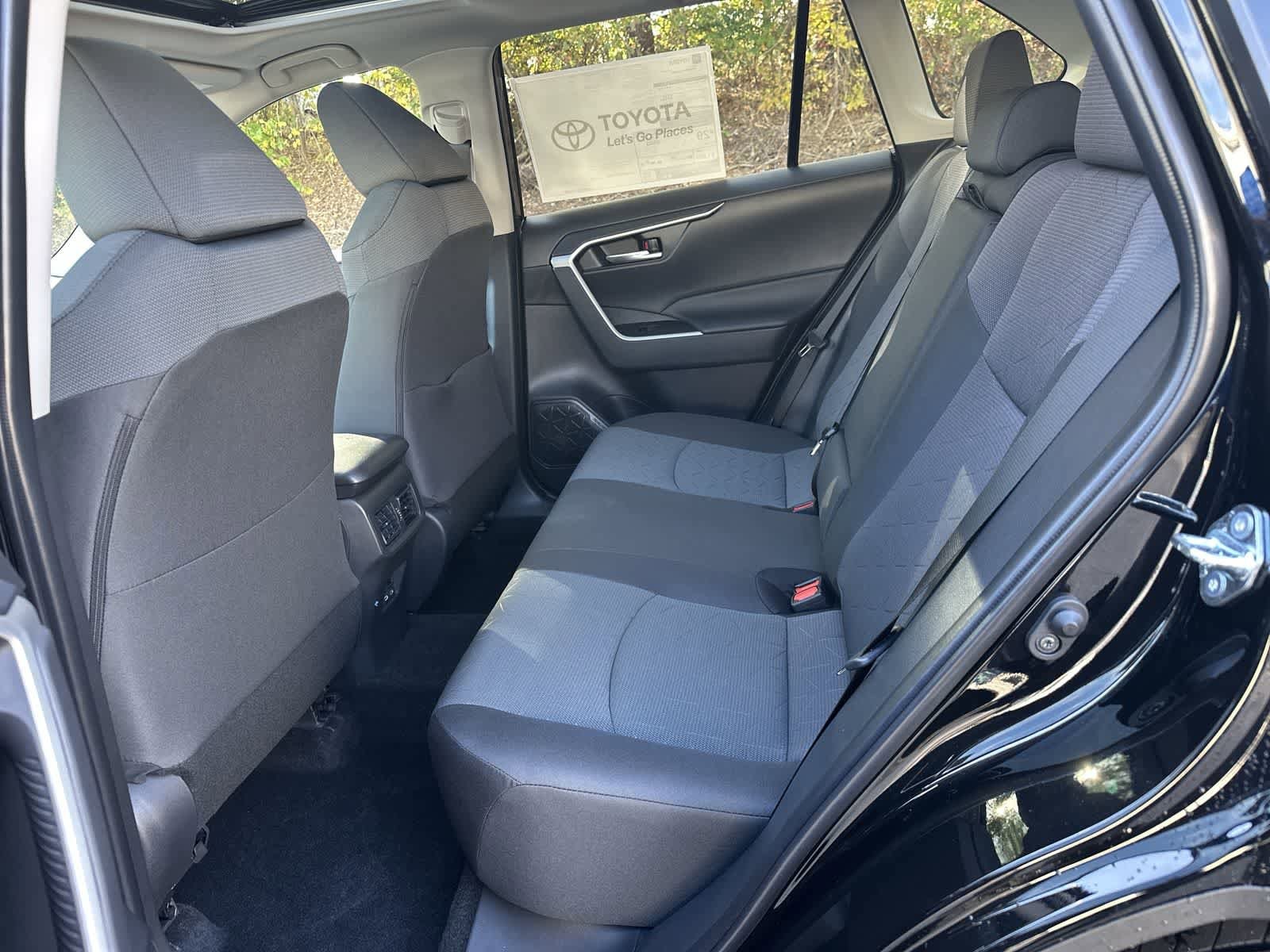 Thumbnail: 2025 Toyota RAV4 - 26