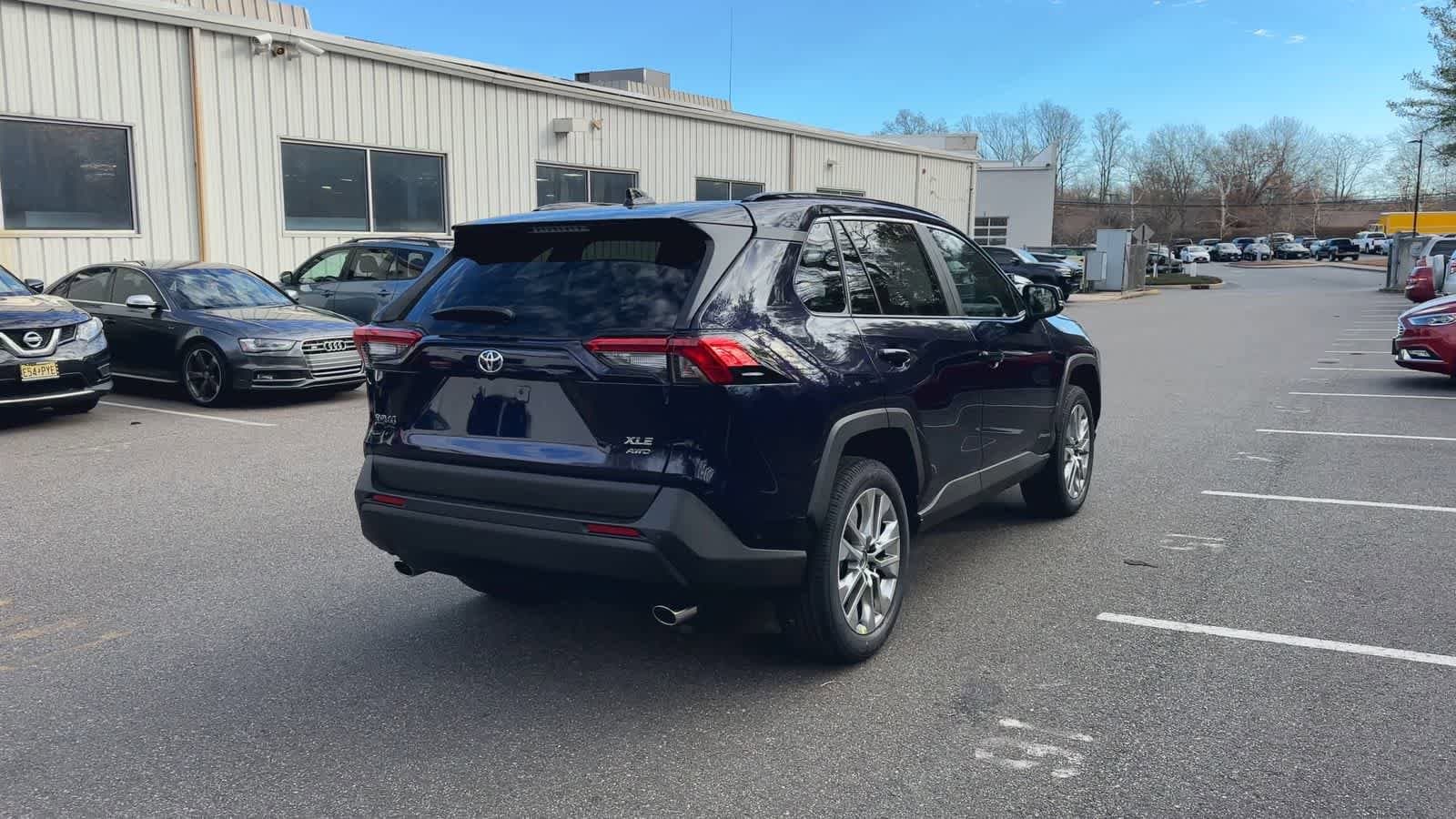 Thumbnail: 2025 Toyota RAV4 - 8