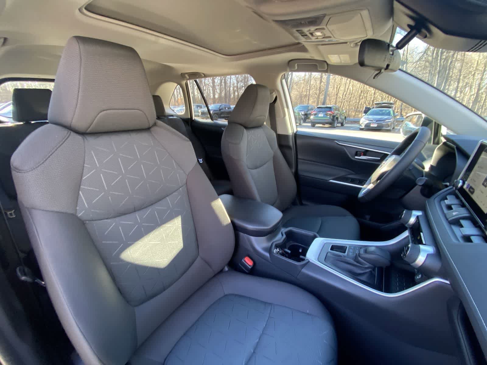 Thumbnail: 2025 Toyota RAV4 - 29