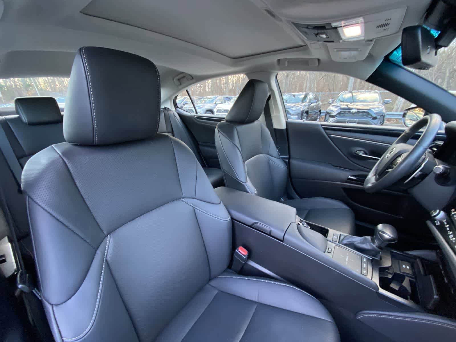 Thumbnail: 2022 Lexus ES - 28