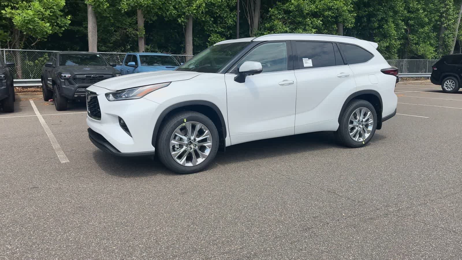 Thumbnail: 2026 Toyota Highlander - 4