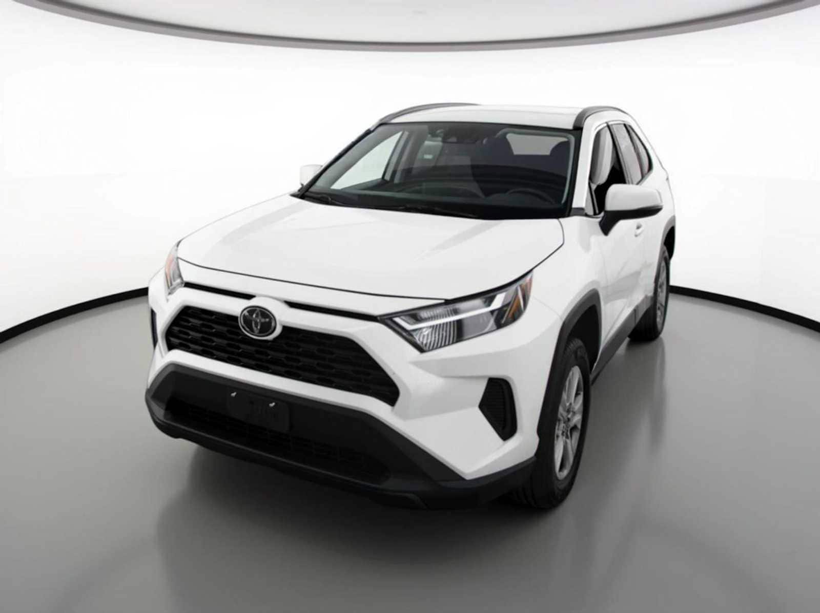 2024 Toyota RAV4 XLE's photo