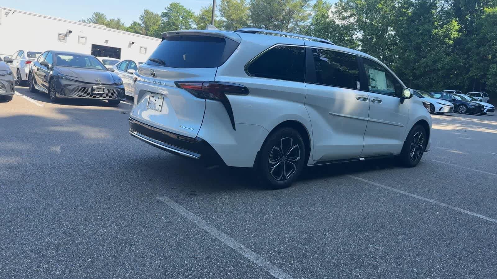 Thumbnail: 2026 Toyota Sienna - 8