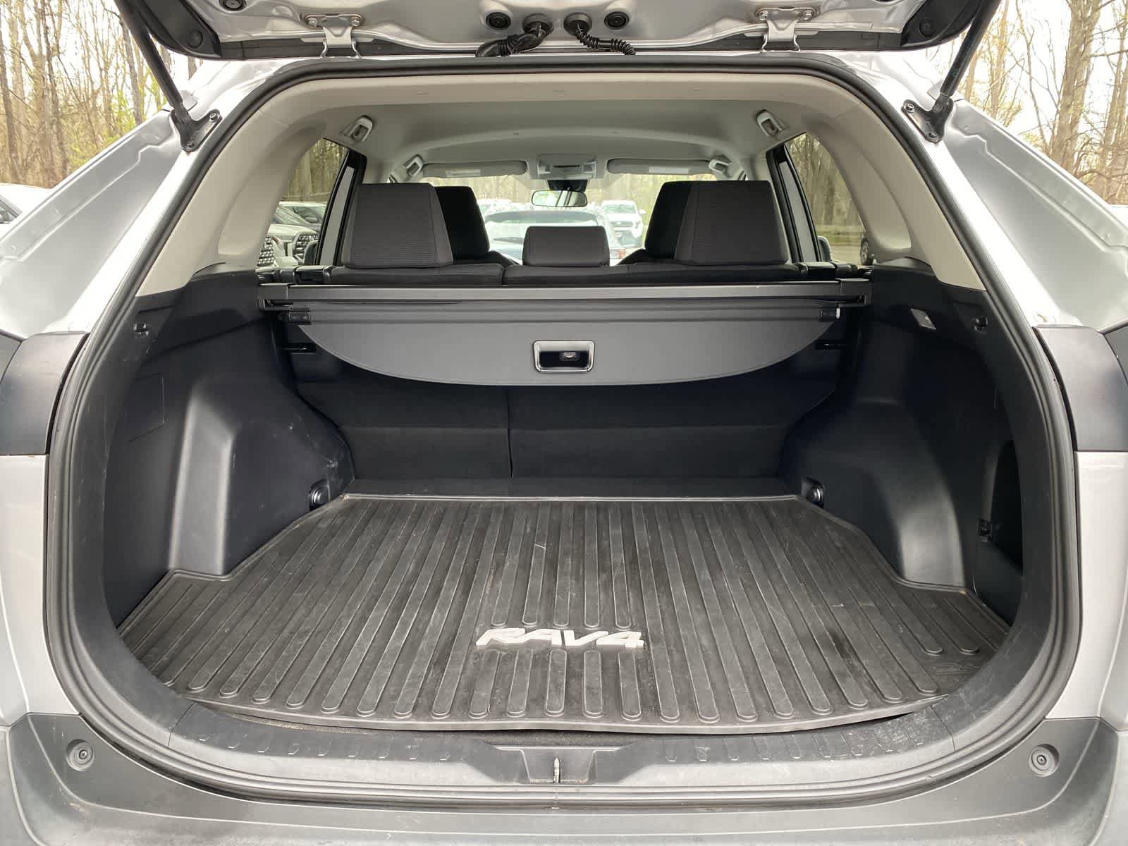 Thumbnail: 2019 Toyota RAV4 - 10