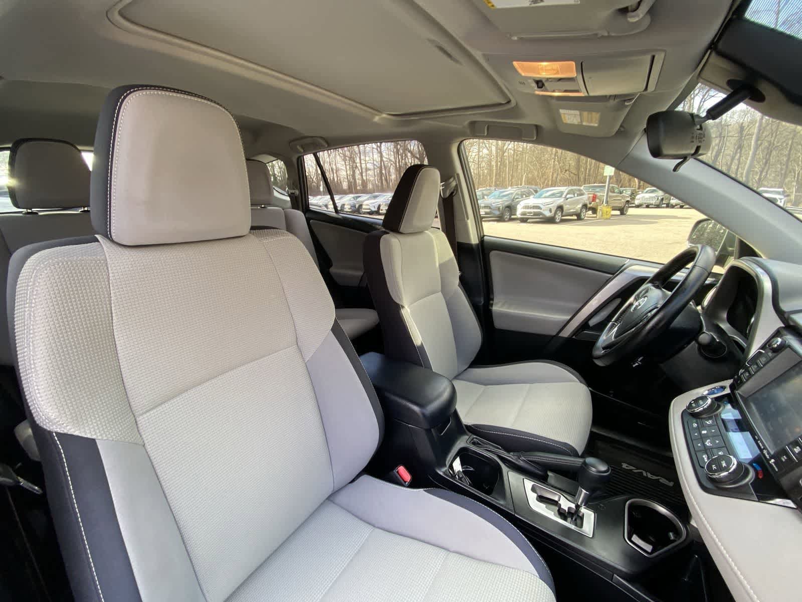 Thumbnail: 2016 Toyota RAV4 - 25