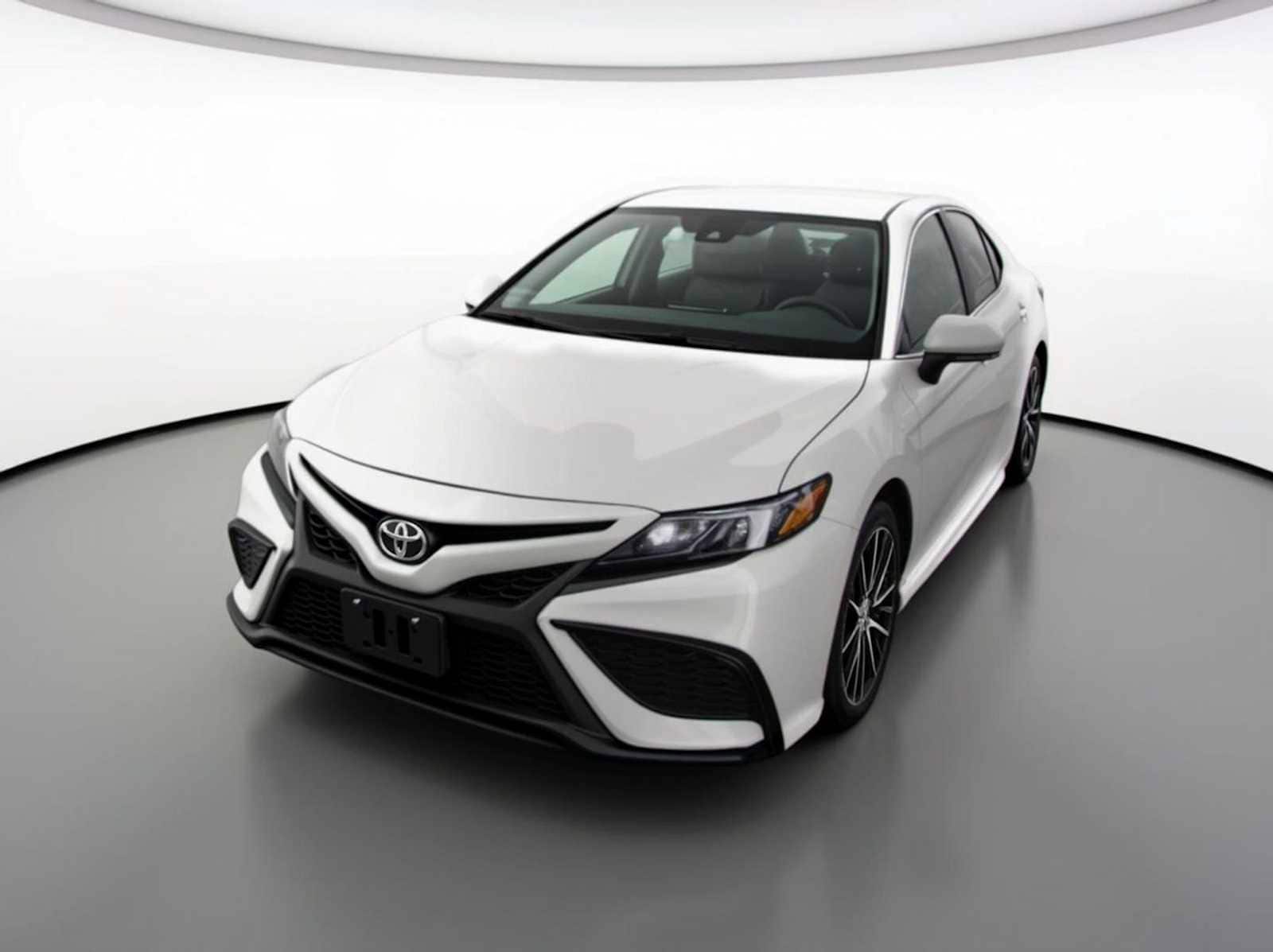2023 Toyota Camry SE's photo