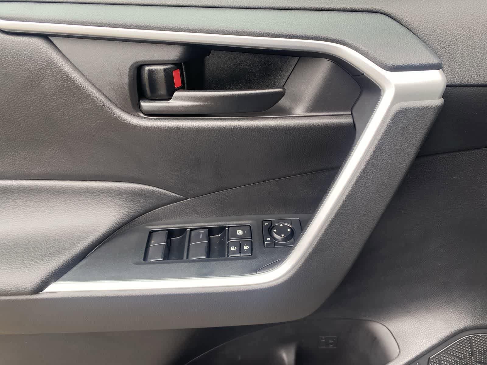 Thumbnail: 2025 Toyota RAV4 - 21