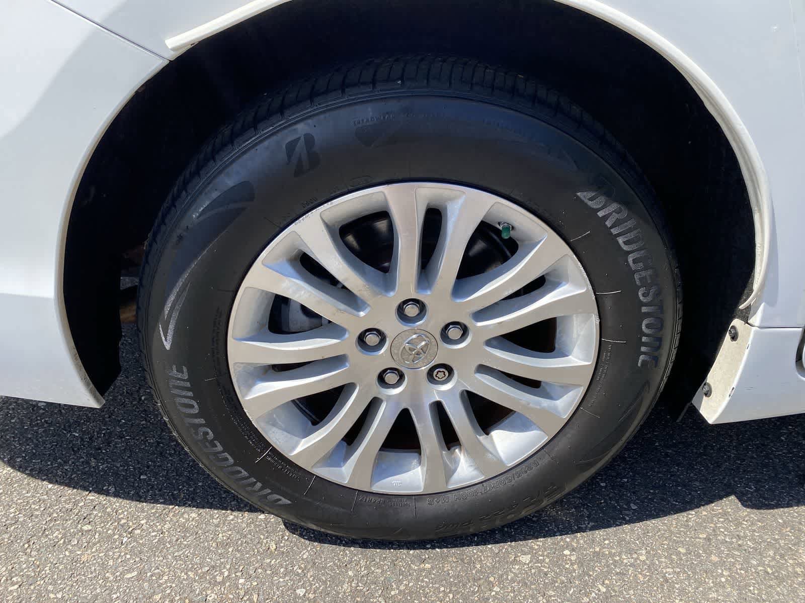 Thumbnail: 2014 Toyota Sienna - 13