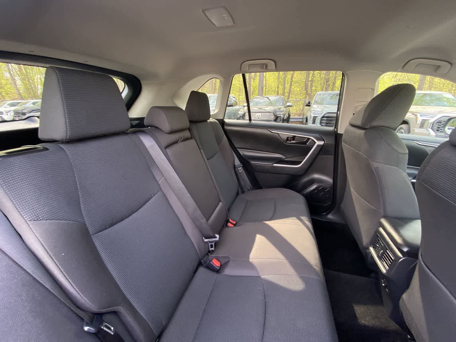 Thumbnail: 2025 Toyota RAV4 - 27