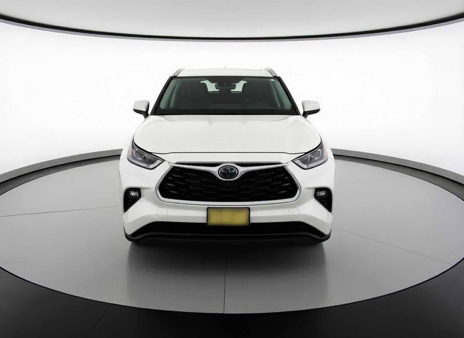 Thumbnail: 2021 Toyota Highlander - 3