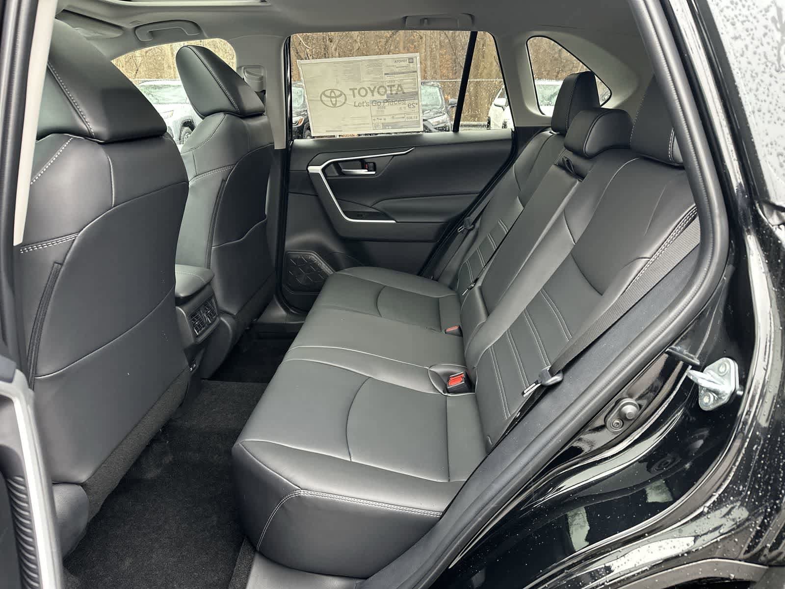 Thumbnail: 2025 Toyota RAV4 - 31