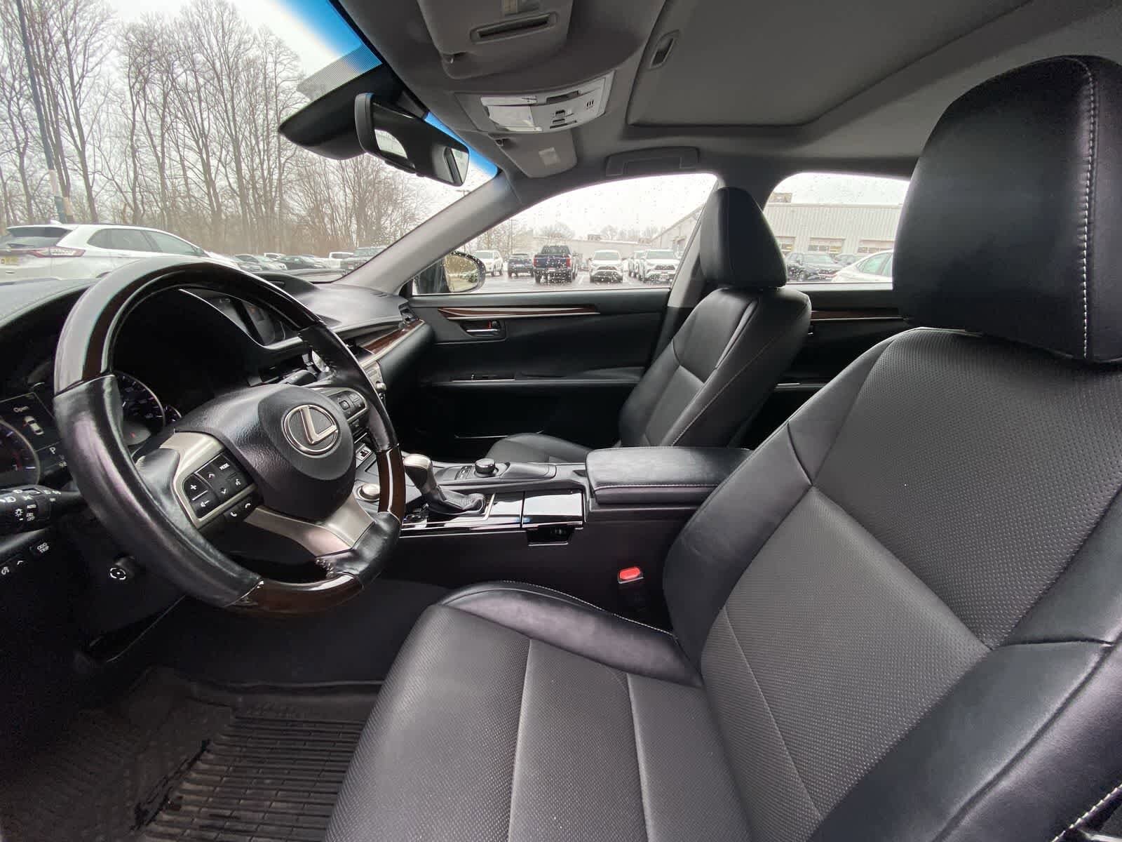 Thumbnail: 2018 Lexus ES - 20